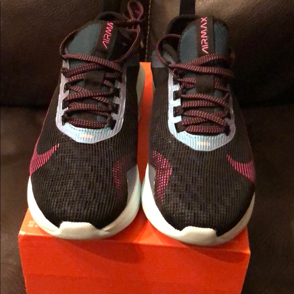 Wmns Nike Air Max Fly